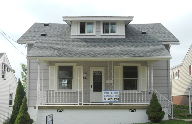 property at 422 W 45th St
