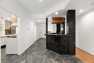 1745 S Bentley Ave, Unit 3 in Los Angeles, CA - Building Photo - Building Photo