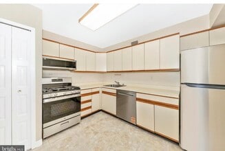5225 Pooks Hill Rd, Unit 1219N in Bethesda, MD - Building Photo - Building Photo