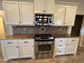 204 Crenshaw Dr in Lafayette, LA - Foto de edificio - Building Photo