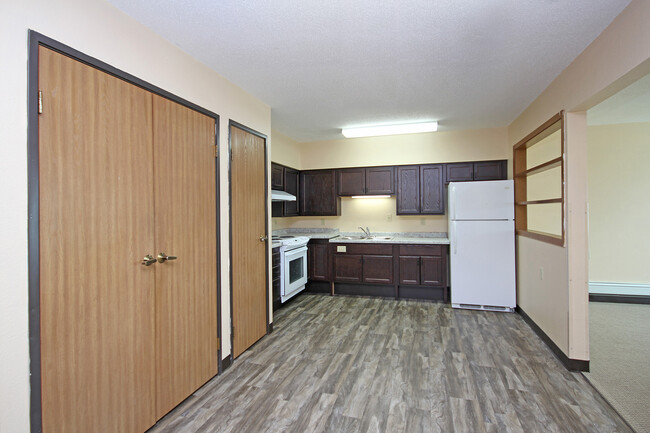 Park Terrace Apartments in Mahnomen, MN - Building Photo - Building Photo