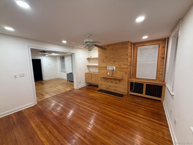 property at 149 W Kingsbridge Rd