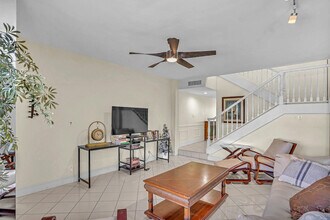 584 SE 20th Ave in Deerfield Beach, FL - Building Photo - Building Photo