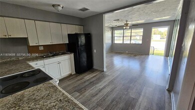 374 NW 31st Ave in Pompano Beach, FL - Building Photo - Building Photo