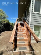 5322 SE Flavel Dr-Unit -Unit 2 in Portland, OR - Foto de edificio - Building Photo