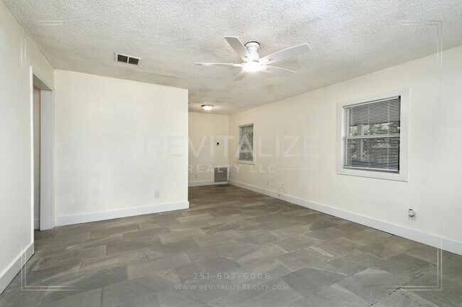 4107 Seabreeze Rd N in Mobile, AL - Building Photo - Building Photo