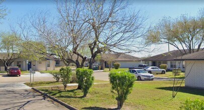 402 Hinojosa Dr in Edcouch, TX - Building Photo - Building Photo