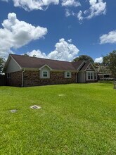 1909 Adams St in Alvin, TX - Building Photo - Building Photo