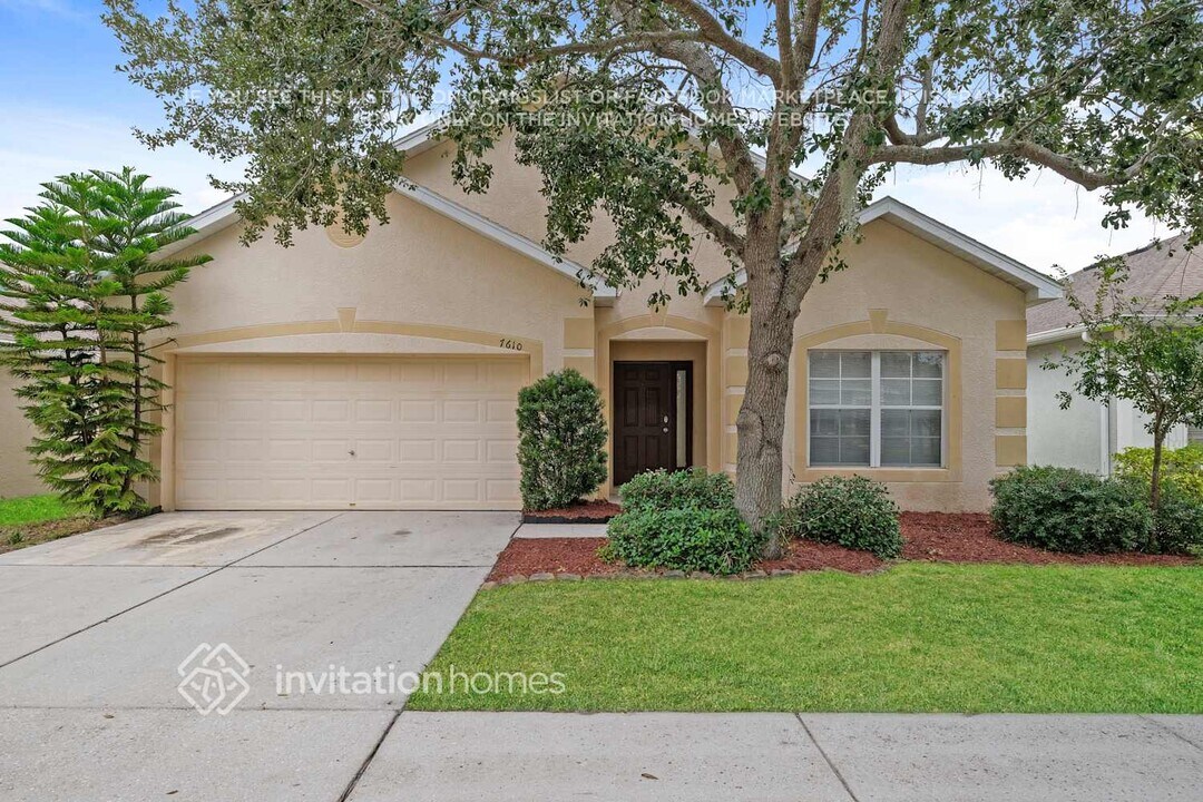 7610 Wood Violet Dr in Gibsonton, FL - Building Photo