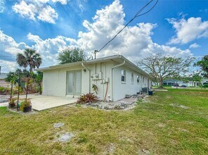 593 92nd Ave N in Naples, FL - Building Photo - Building Photo