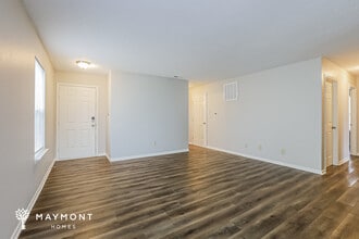 2276 Providence Ct, Unit 301-118 in Greenwood, IN - Foto de edificio - Building Photo