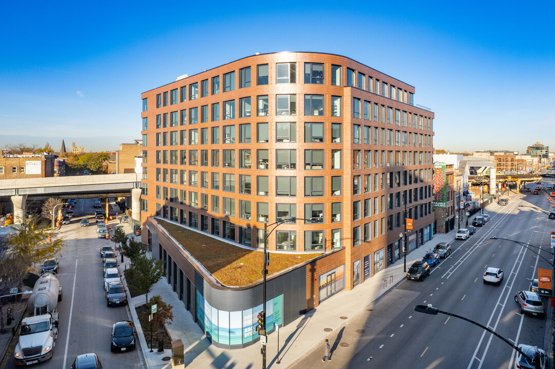 Panorama Apartments in Chicago, IL - Building Photo