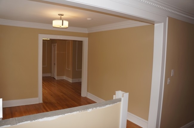 665 Ridgewood Rd in Millburn, NJ - Building Photo - Interior Photo