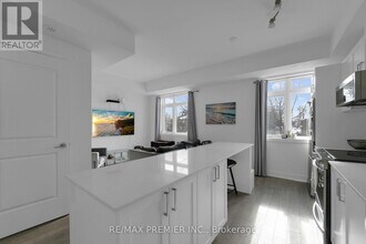 1115 Douglas McCurdy Cmn in Mississauga, ON - Building Photo - Building Photo