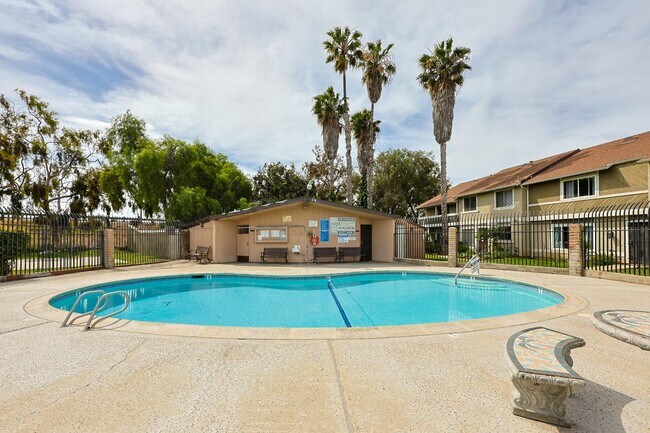 2989 Village Pine Dr in San Diego, CA - Building Photo - Building Photo