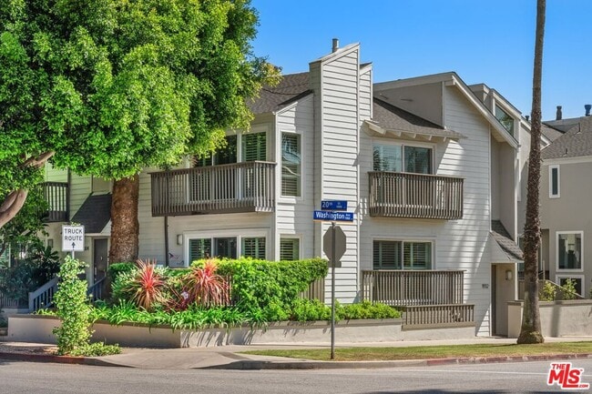 property at 1002 20th St