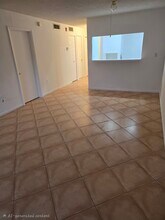 11205 N Kendall Dr, Unit A 111 in Miami, FL - Foto de edificio - Building Photo