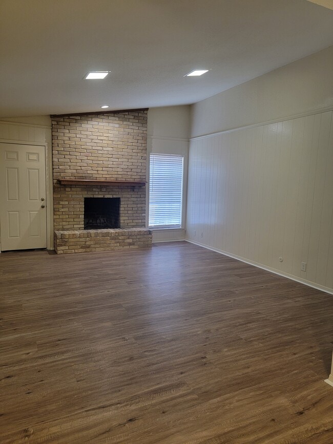 613 Woodhaven Pl in Richardson, TX - Foto de edificio - Building Photo