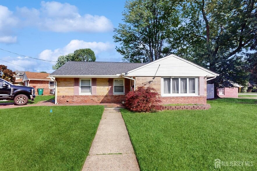 229 Old Post Rd, Unit 218 in Edison, NJ - Building Photo