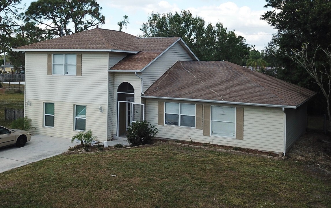 7261 Captiva Blvd in Ft. Myers, FL - Building Photo