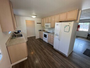 2039 NE Pheasant Ct in Bend, OR - Building Photo - Building Photo