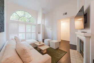 5455 Sylmar Ave in Van Nuys, CA - Building Photo - Building Photo