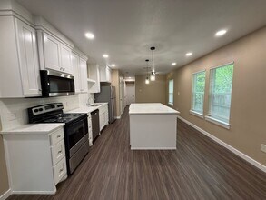 717-719 Augusta Ave in Tyler, TX - Building Photo - Building Photo