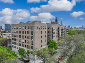 Columbus on the Park in Chicago, IL - Foto de edificio - Building Photo