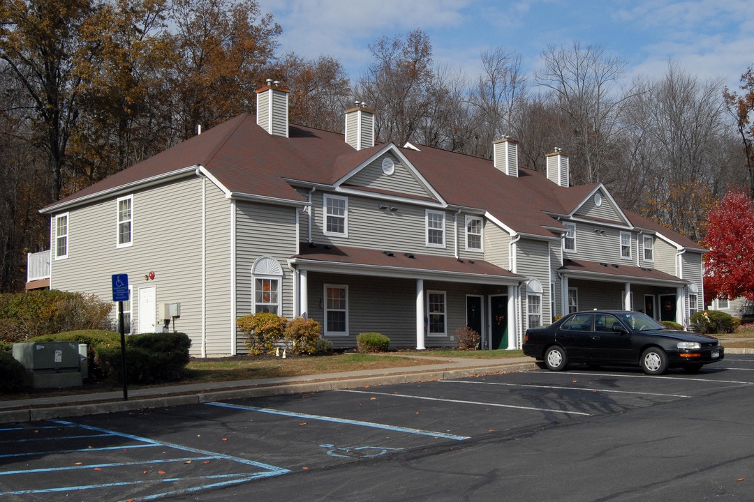 Stone Hill Apartments in Washingtonville, NY - Foto de edificio