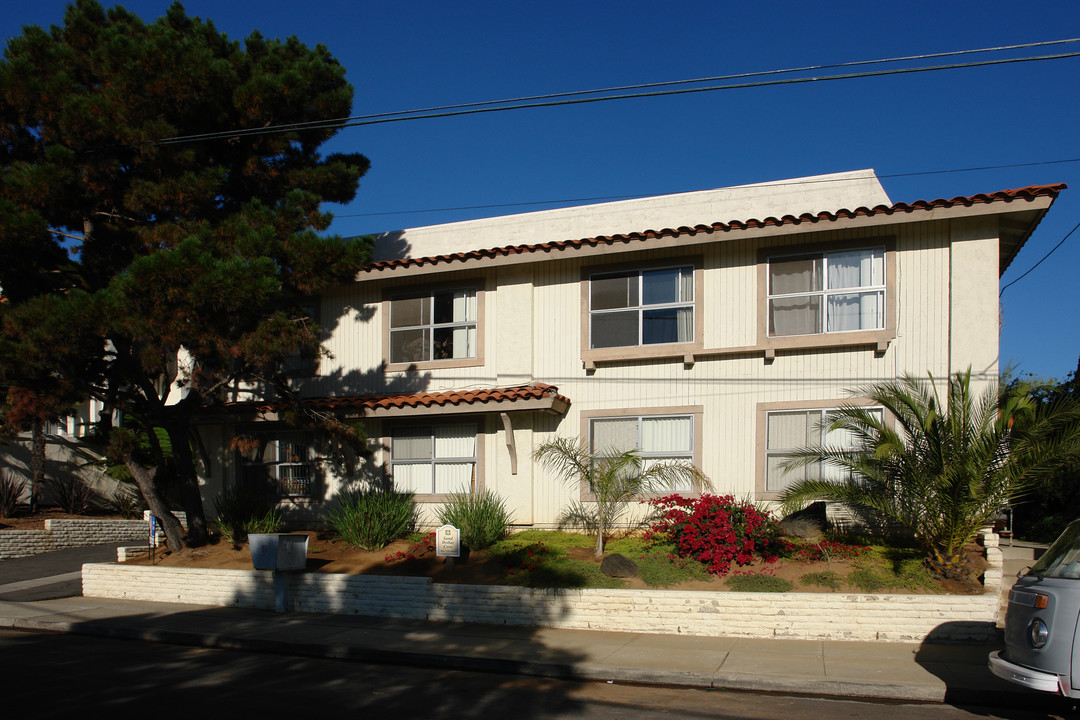 306 Chinquapin Ave in Carlsbad, CA - Building Photo