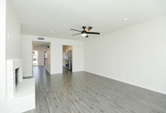 5800 Lumberdale Rd in Houston, TX - Foto de edificio - Building Photo