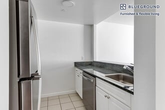 520 W 48th St in New York, NY - Building Photo - Building Photo