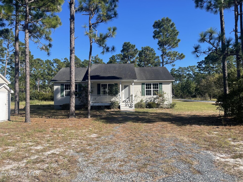 2200 E Boiling Spring Rd in Southport, NC - Building Photo