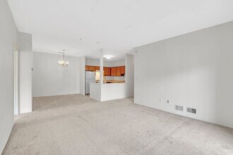 524 Coppola Dr in South Plainfield, NJ - Building Photo - Building Photo