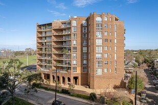 Park VII in New Orleans, LA - Building Photo