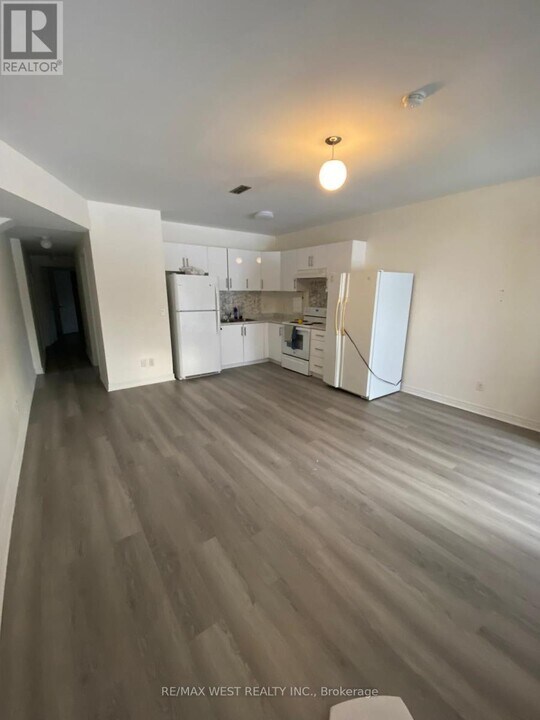 9720 Keele St in Vaughan, ON - Building Photo