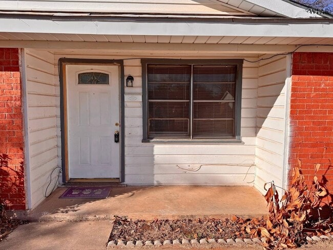 1612 Phoenix Dr in Wichita Falls, TX - Building Photo - Building Photo