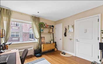 70 S Munn Ave in East Orange, NJ - Foto de edificio - Building Photo