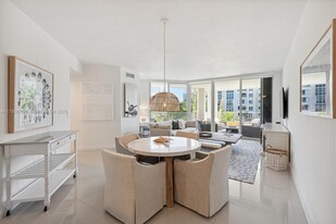705 Crandon Blvd in Key Biscayne, FL - Building Photo