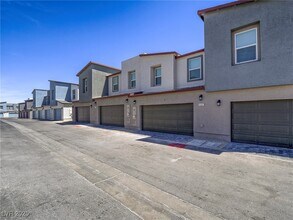 9364 Serene Hbr St in Las Vegas, NV - Building Photo - Building Photo