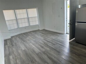 5730 NW 199th St in Hialeah, FL - Building Photo - Building Photo