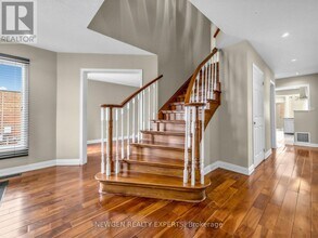 2636 Credit Valley Rd in Mississauga, ON - Building Photo - Building Photo