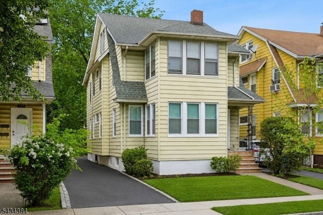 225 Ward Pl