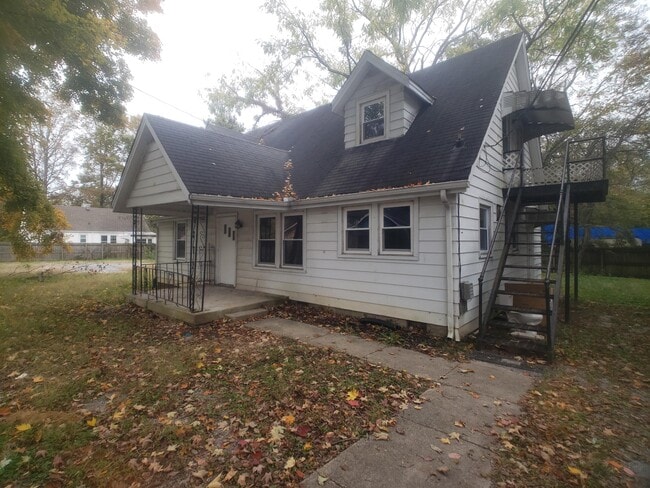 property at 810 E Vine St