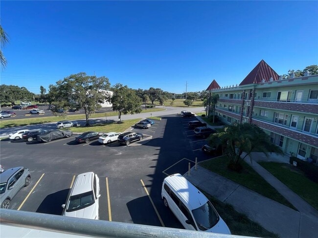 2359 Finlandia Ln in Clearwater, FL - Building Photo - Building Photo