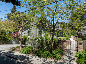 Oak Grove Place in Menlo Park, CA - Building Photo - Building Photo