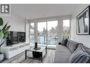 422 E 3rd St in North Vancouver, BC - Building Photo - Building Photo