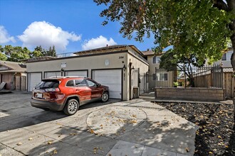 3194 Moorpark Ave in San Jose, CA - Building Photo - Building Photo