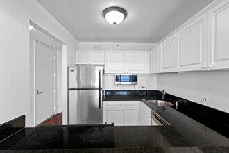 3660 N Lake Shore Dr, Unit 4410 in Chicago, IL - Building Photo - Building Photo