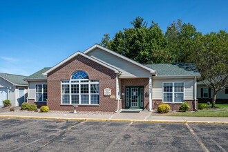 Briarwood Cottages in Eau Claire, WI - Foto de edificio - Building Photo